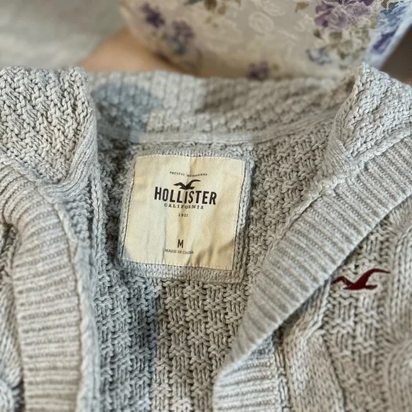 Hollister Cream Cable Knit Sweater - Picture 3 of 3